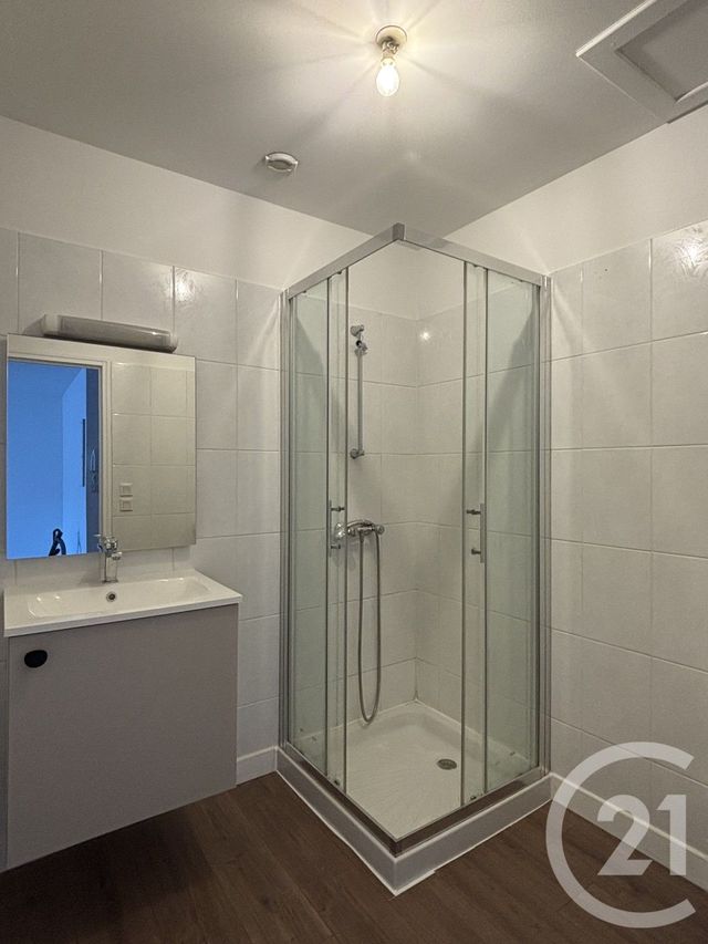 Appartement T2 à louer - 2 pièces - 49.0 m2 - AURILLAC - 15 - AUVERGNE - Century 21 Pradel Immobilier
