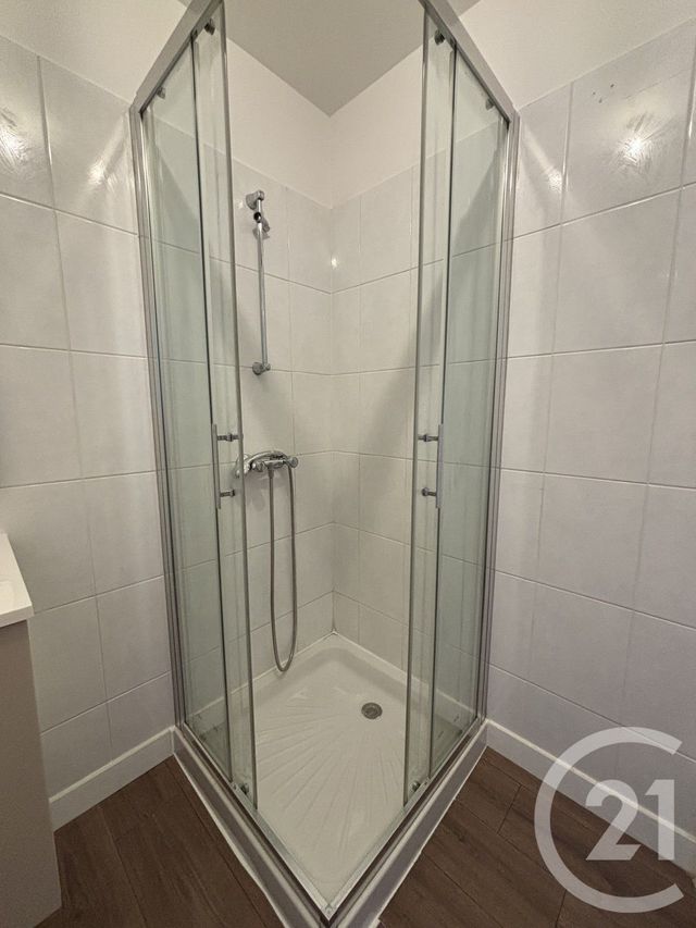 Appartement T2 à louer - 2 pièces - 49.0 m2 - AURILLAC - 15 - AUVERGNE - Century 21 Pradel Immobilier