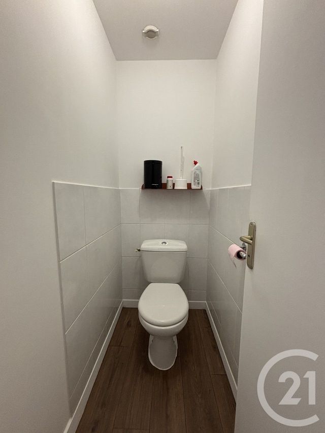 Appartement T2 à louer - 2 pièces - 49.0 m2 - AURILLAC - 15 - AUVERGNE - Century 21 Pradel Immobilier