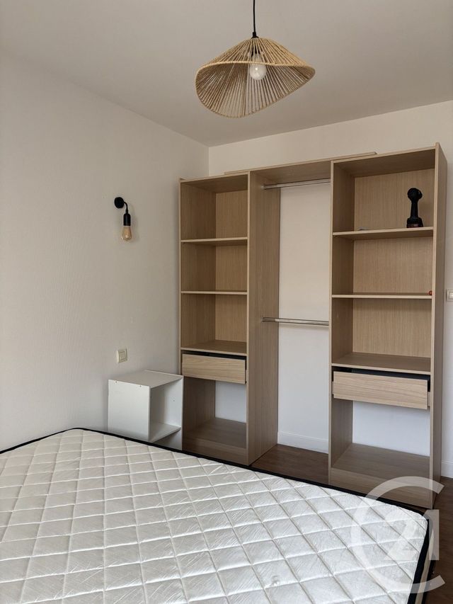 Appartement T2 à louer - 2 pièces - 49.0 m2 - AURILLAC - 15 - AUVERGNE - Century 21 Pradel Immobilier