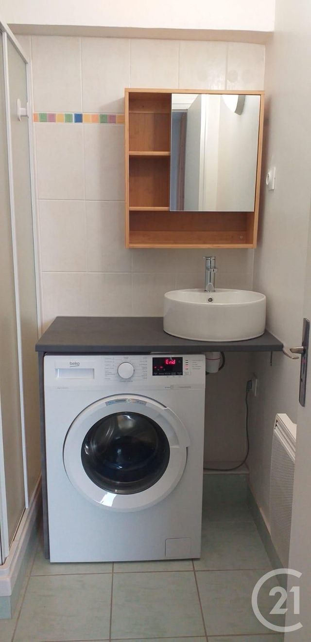 Appartement Studio à louer - 1 pièce - 20.0 m2 - AURILLAC - 15 - AUVERGNE - Century 21 Pradel Immobilier