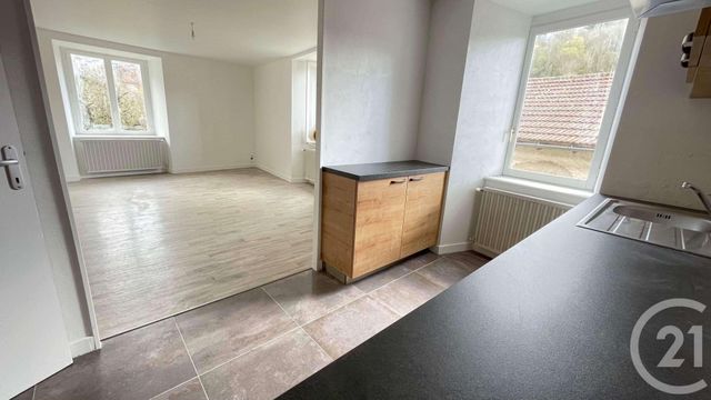 Appartement T3 à louer - 3 pièces - 71.0 m2 - JUSSAC - 15 - AUVERGNE - Century 21 Pradel Immobilier