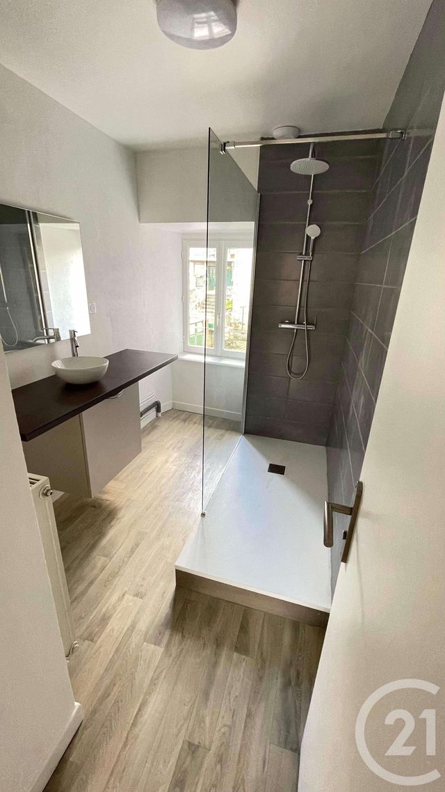 Appartement T3 à louer - 3 pièces - 71.0 m2 - JUSSAC - 15 - AUVERGNE - Century 21 Pradel Immobilier