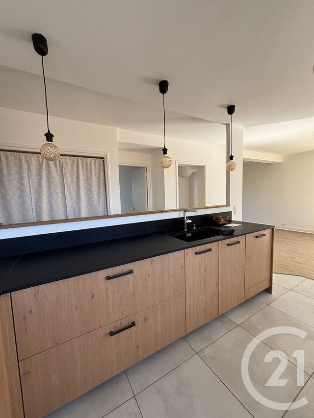 Appartement T5 à louer - 5 pièces - 111.0 m2 - AURILLAC - 15 - AUVERGNE - Century 21 Pradel Immobilier