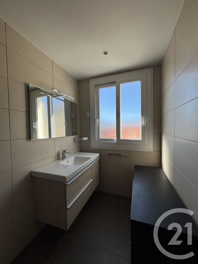 Appartement T5 à louer - 5 pièces - 111.0 m2 - AURILLAC - 15 - AUVERGNE - Century 21 Pradel Immobilier