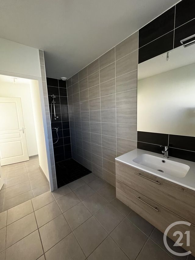 maison à louer - 4 pièces - 89.0 m2 - NAUCELLES - 15 - AUVERGNE - Century 21 Pradel Immobilier