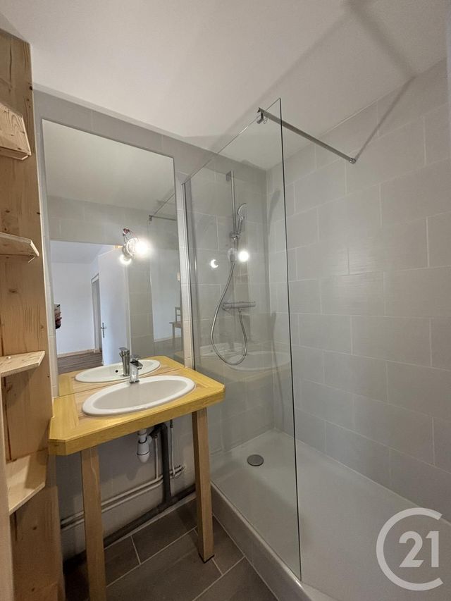 Appartement Studio à louer - 1 pièce - 29.0 m2 - AURILLAC - 15 - AUVERGNE - Century 21 Pradel Immobilier