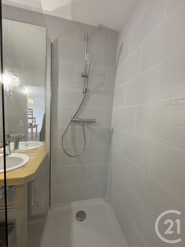 Appartement Studio à louer - 1 pièce - 29.0 m2 - AURILLAC - 15 - AUVERGNE - Century 21 Pradel Immobilier