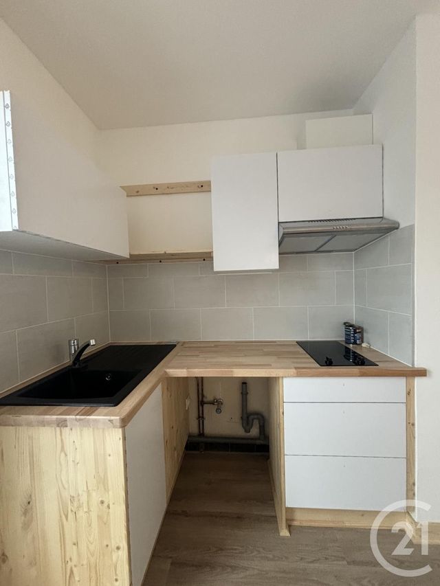 Appartement Studio à louer - 1 pièce - 29.0 m2 - AURILLAC - 15 - AUVERGNE - Century 21 Pradel Immobilier
