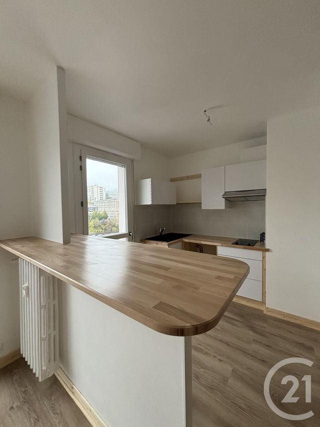 Appartement Studio à louer - 1 pièce - 29.0 m2 - AURILLAC - 15 - AUVERGNE - Century 21 Pradel Immobilier