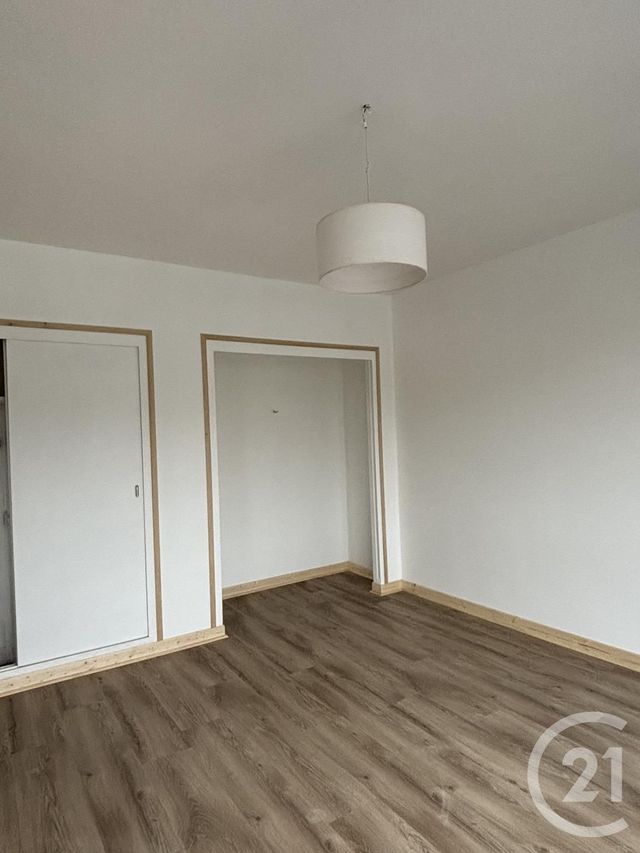 Appartement Studio à louer - 1 pièce - 29.0 m2 - AURILLAC - 15 - AUVERGNE - Century 21 Pradel Immobilier