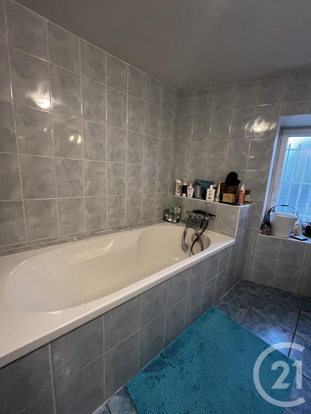 maison à louer - 4 pièces - 84.28 m2 - NAUCELLES - 15 - AUVERGNE - Century 21 Pradel Immobilier