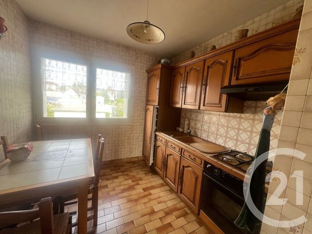Appartement F4 à vendre - 5 pièces - 84.0 m2 - AURILLAC - 15 - AUVERGNE - Century 21 Pradel Immobilier