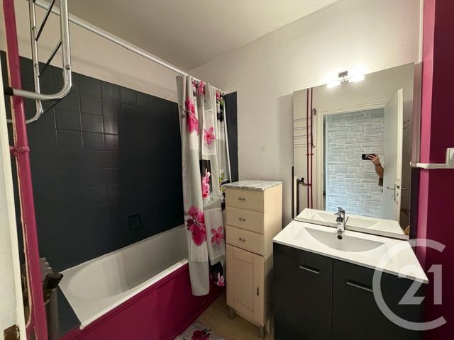 Appartement T4 à vendre - 5 pièces - 70.6 m2 - AURILLAC - 15 - AUVERGNE - Century 21 Pradel Immobilier