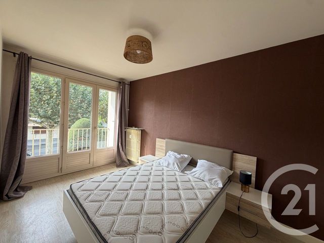 Appartement T4 à vendre - 5 pièces - 70.6 m2 - AURILLAC - 15 - AUVERGNE - Century 21 Pradel Immobilier