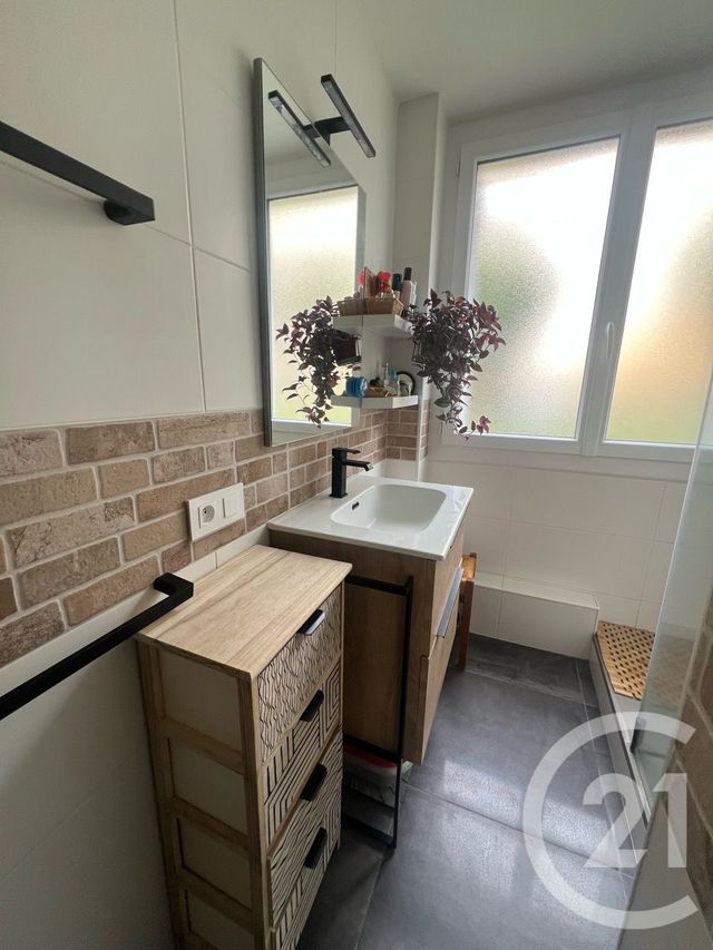 Appartement F4 à vendre - 4 pièces - 72.21 m2 - AURILLAC - 15 - AUVERGNE - Century 21 Pradel Immobilier