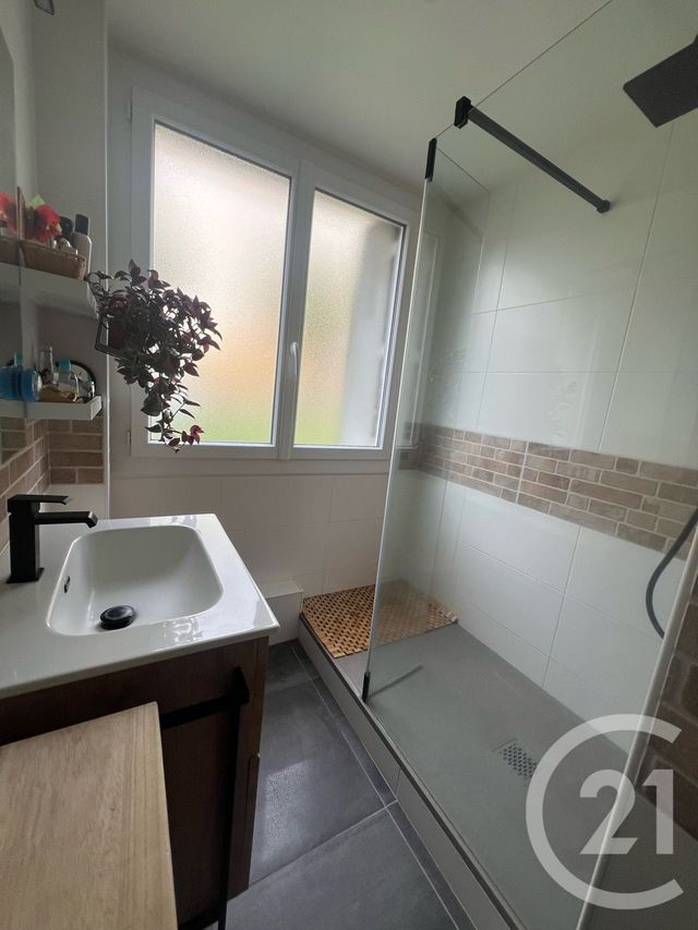 Appartement F4 à vendre - 4 pièces - 72.21 m2 - AURILLAC - 15 - AUVERGNE - Century 21 Pradel Immobilier