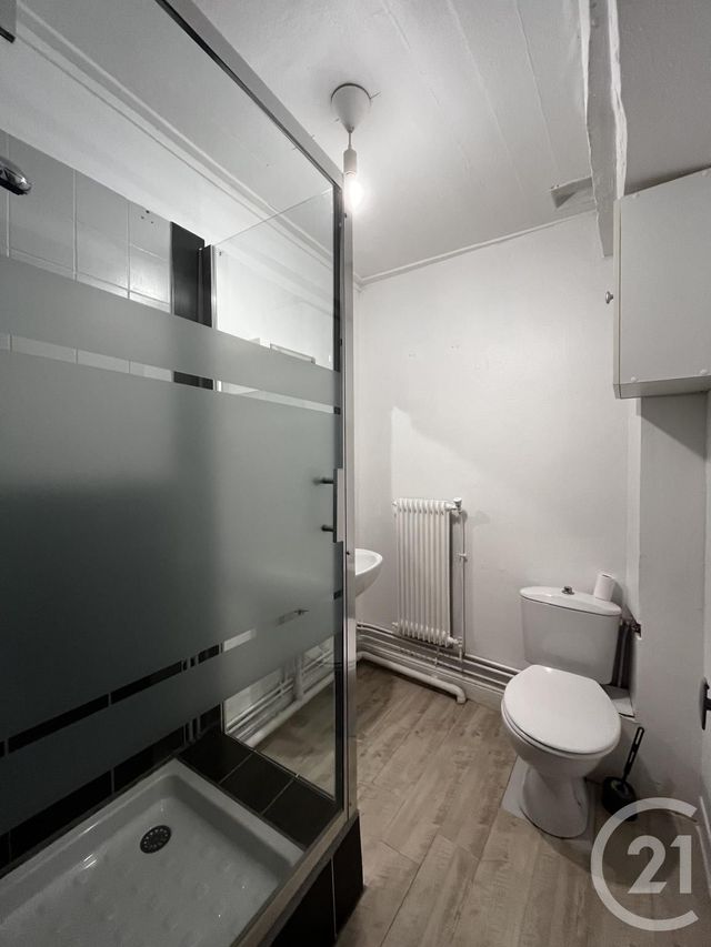 Appartement T2 à louer - 2 pièces - 50.0 m2 - AURILLAC - 15 - AUVERGNE - Century 21 Pradel Immobilier