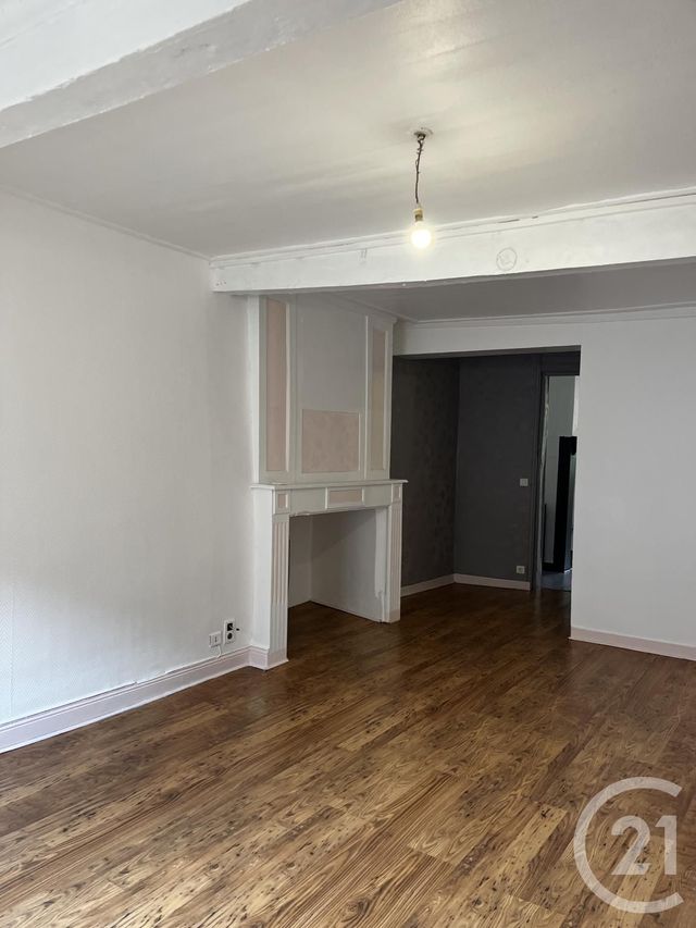 Appartement T2 à louer - 2 pièces - 50.0 m2 - AURILLAC - 15 - AUVERGNE - Century 21 Pradel Immobilier