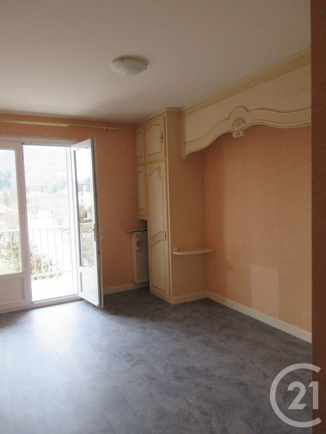 Appartement T4 à louer - 4 pièces - 88.0 m2 - VIC SUR CERE - 15 - AUVERGNE - Century 21 Pradel Immobilier
