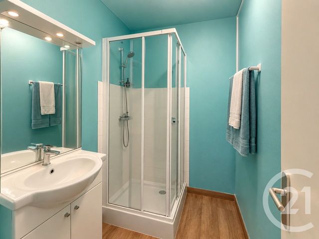 Appartement T4 à vendre - 4 pièces - 68.0 m2 - AURILLAC - 15 - AUVERGNE - Century 21 Pradel Immobilier